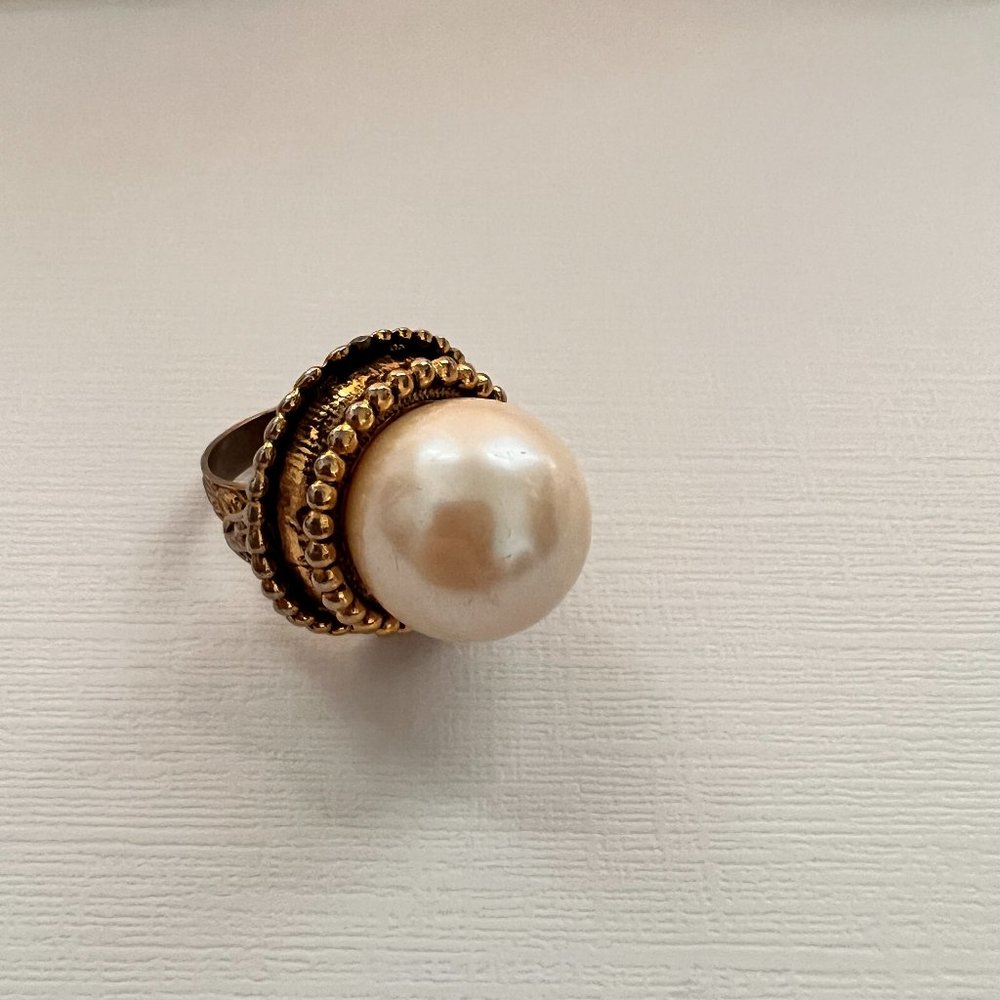 Pearl Ring - Picture 2 of 9
